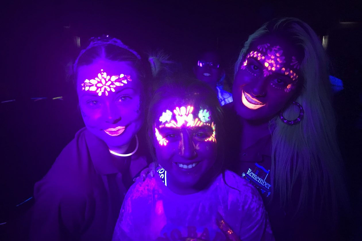 Wallpaper #5SYJmJcBNyflpn9rL4Zp33 Neon Rave Face Paint
