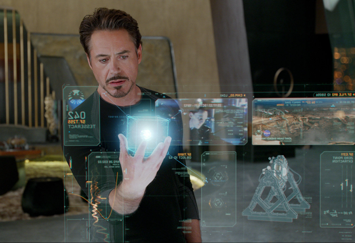 Wallpaper #LaWWOJMBVBiSkHCaEo7C72 Tony Start Iron Man from the Avengers Hologram Technology