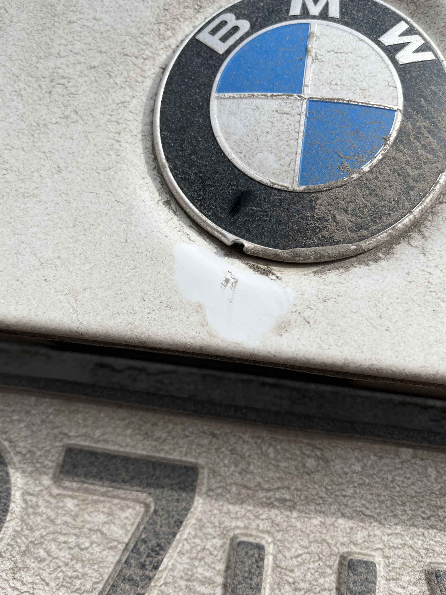 Wallpaper #82fI-JIBSpphPi3-voof321 Emblema BMW Potraceno BMW 5 Series F10 2 L 2012 Goda Drugoe