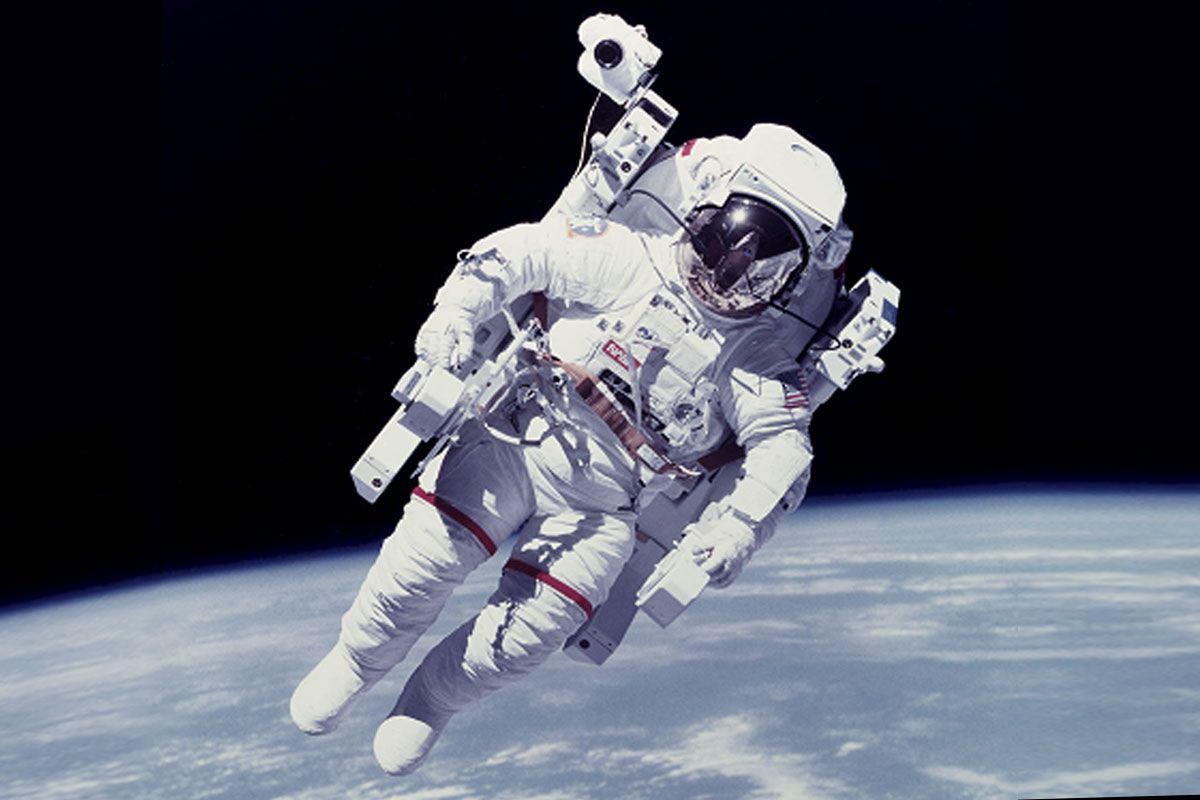 Wallpaper #e2eE_JIBSpphPi3-ZZiW306 Heres What an Astronauts Daily Routine Looks Like in Space
