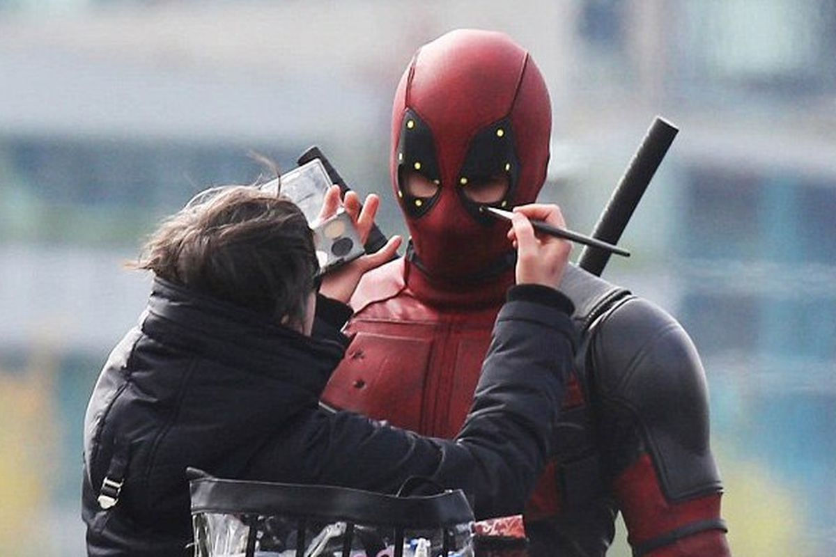 Wallpaper #HWfz8pIBSpphPi3-MnOE52 Our First Look at Ryan Reynolds Deadpool with His Mask Off the Verge