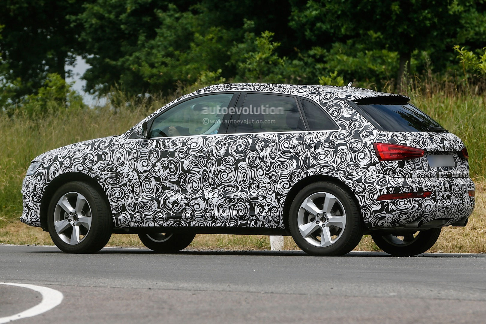 Wallpaper #zWcE-ZIBSpphPi3-x4uh225 2015 Audi Q3 Facelift Prototype Shows All New Audi SUV Design Language