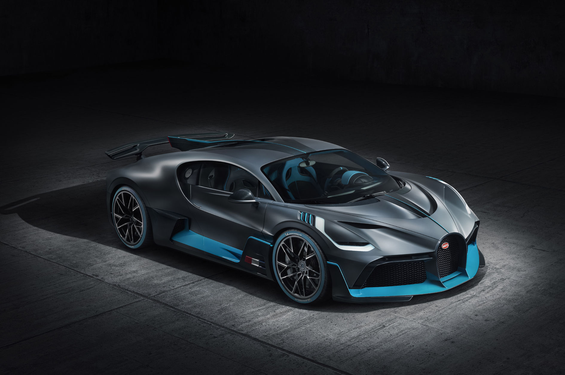 Wallpaper #-31_844Bnwiau_P6vAyQ3 Bugatti Divo Tradition Through Excellence Ultimate Jet the Voice