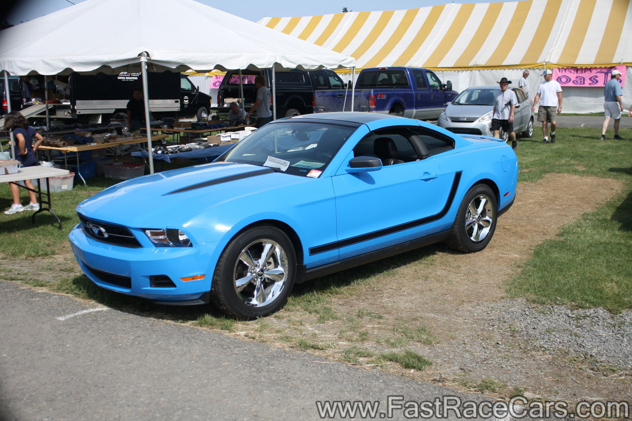 Wallpaper #9ho2UJMB1yWOL4qgrn_E193 Sports Cars Mustang Picture of Bright Blue Mustang
