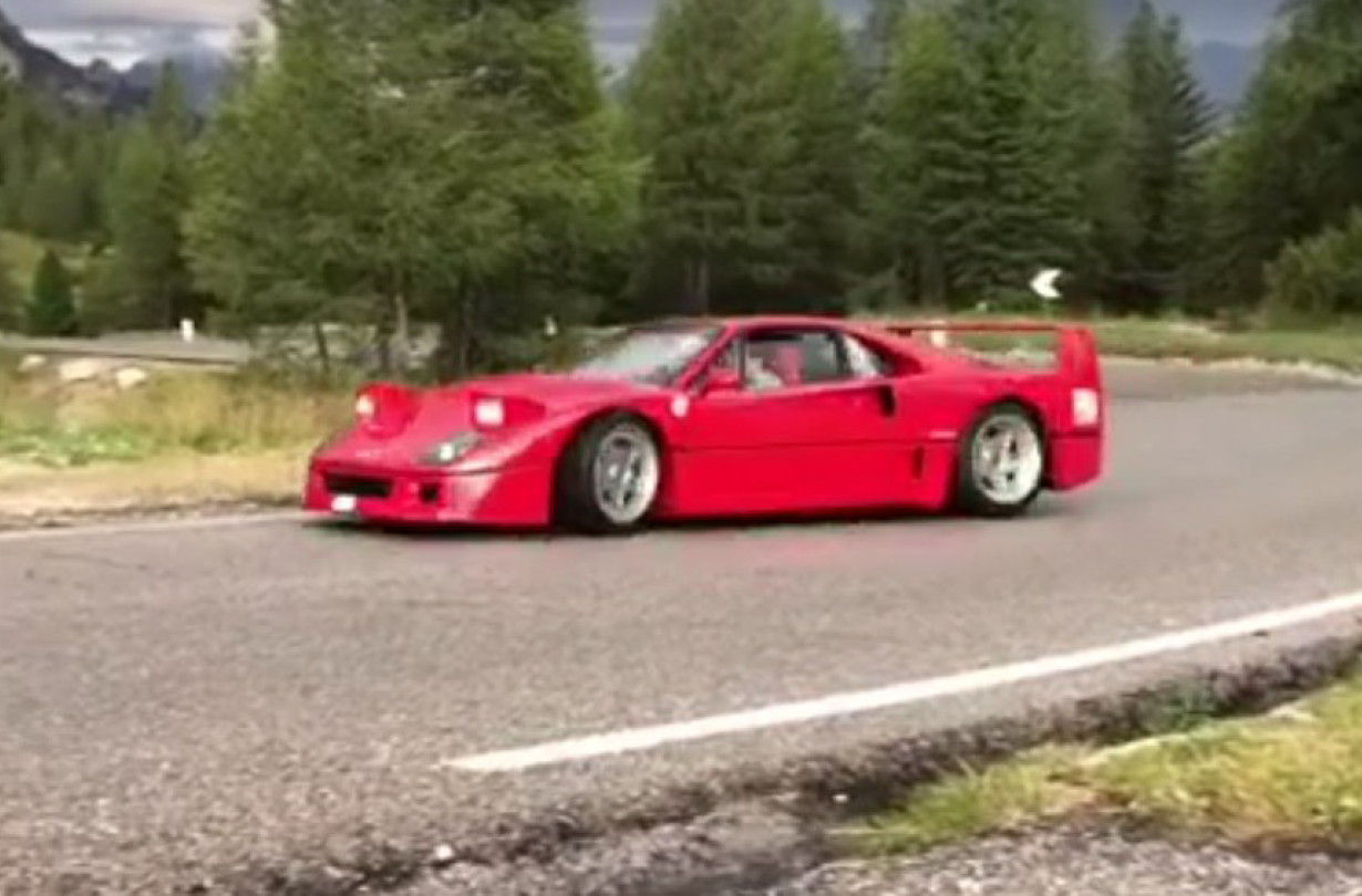 Wallpaper #fWjqHJMBSpphPi3-BySi163 Askisi Tharroys Ntriftarontas Me Ferrari F40 Se Dimosio Dromo Video