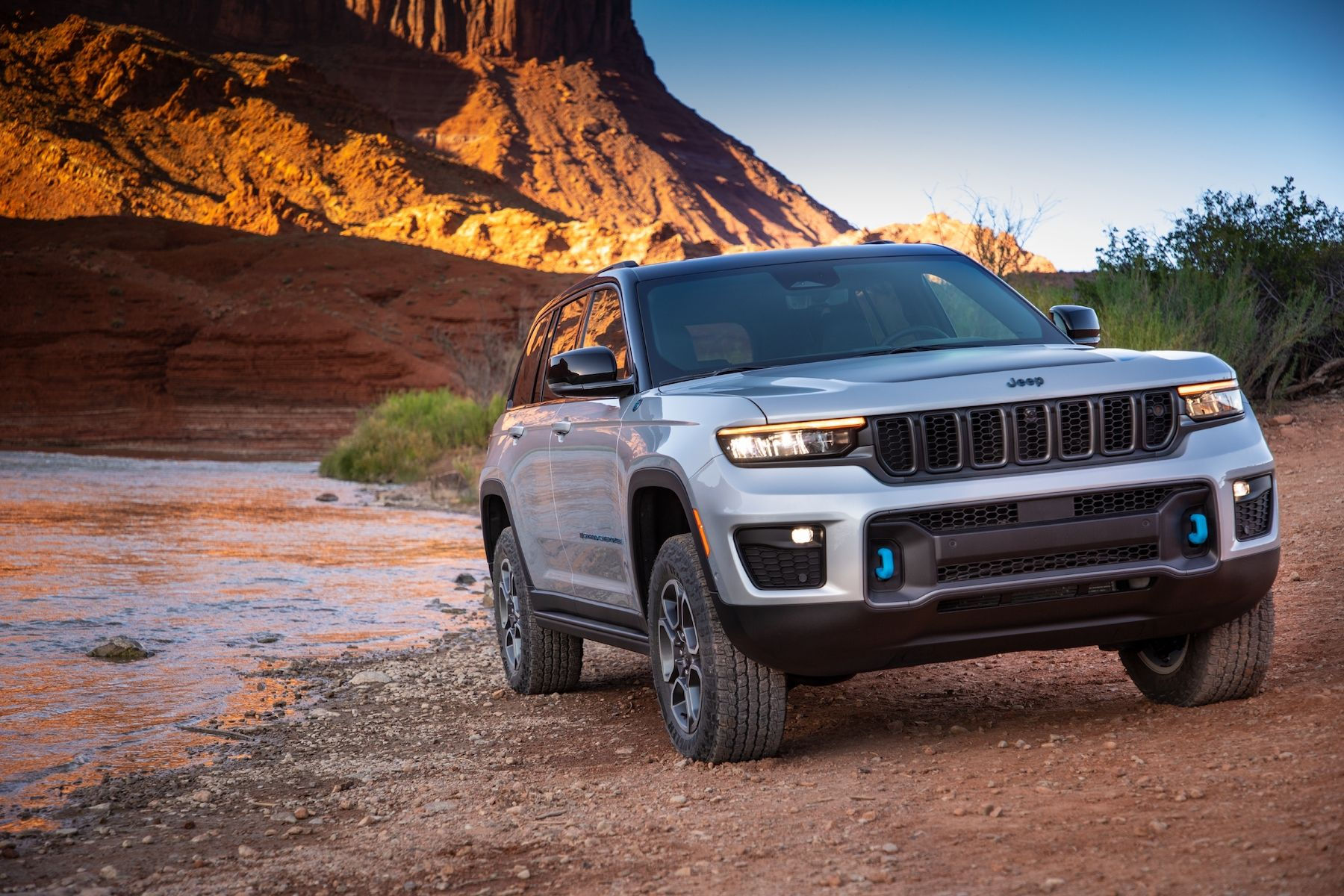 Wallpaper #cmfiBpMBSpphPi3-T8N451 2023 Jeep Grand Cherokee Trailhawk to Feature Hybrid Power Only Driving