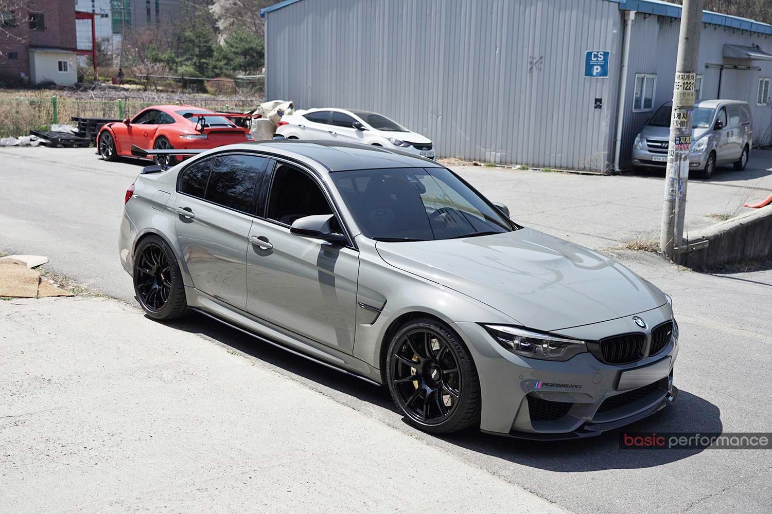 Wallpaper #QRU3t44BmMigT4Un71TH59 A Gray BMW M3 with a Carbon Fiber Roof Parked Next to a Red Porsche 911