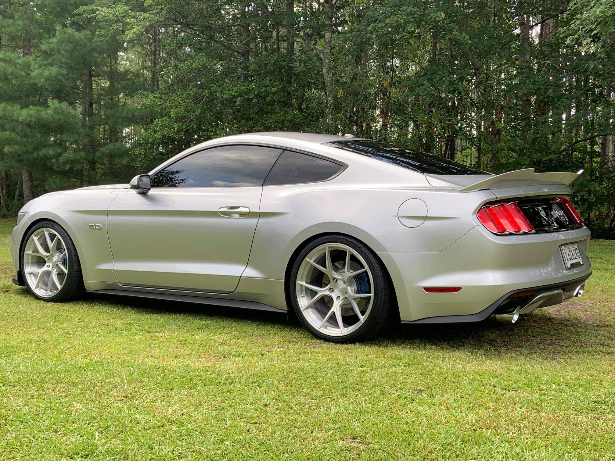 Wallpaper #DHQrw44B_8f4nGFa4HA-13 Ford Mustang GT S550 Silver vs Forged Vs02 Wheel Front