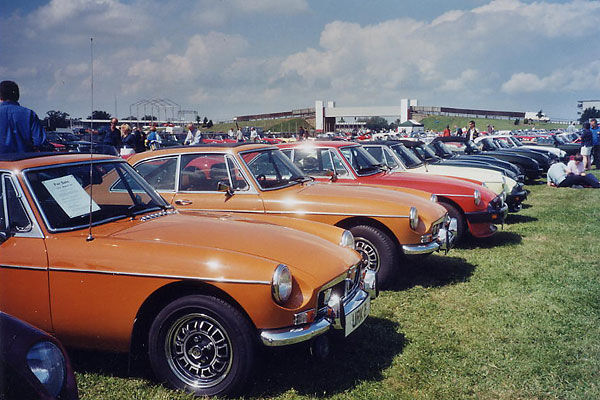 Wallpaper #07mu3ZIBJvJKYCmE-AGU167 Factory Mgb GT V8 Paint and Trim Color Options