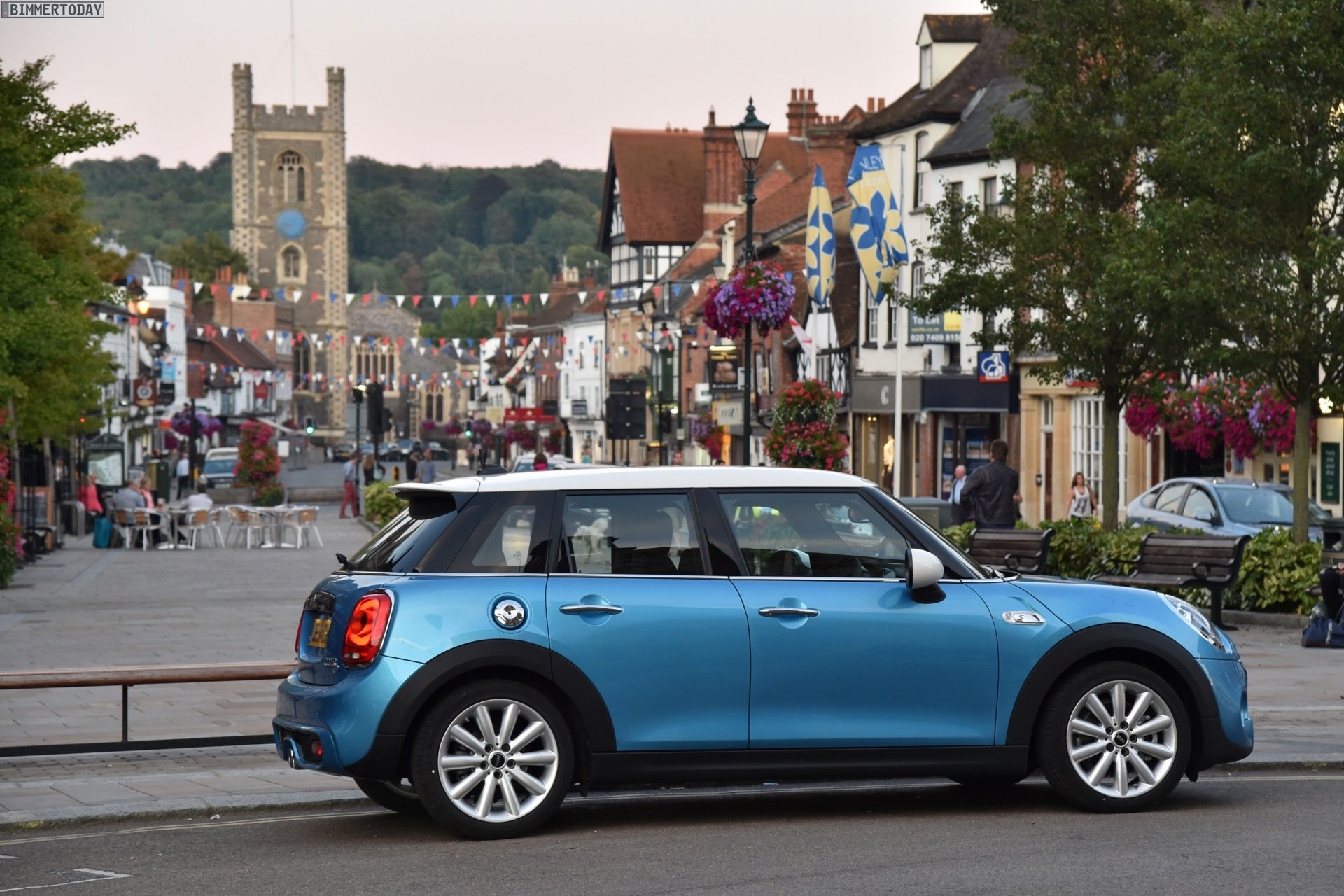 Wallpaper #-7mG3pIBJvJKYCmE4wUf259 Mini F55 Neue Wallpaper Zum Mini Cooper Sd in Electric Blue