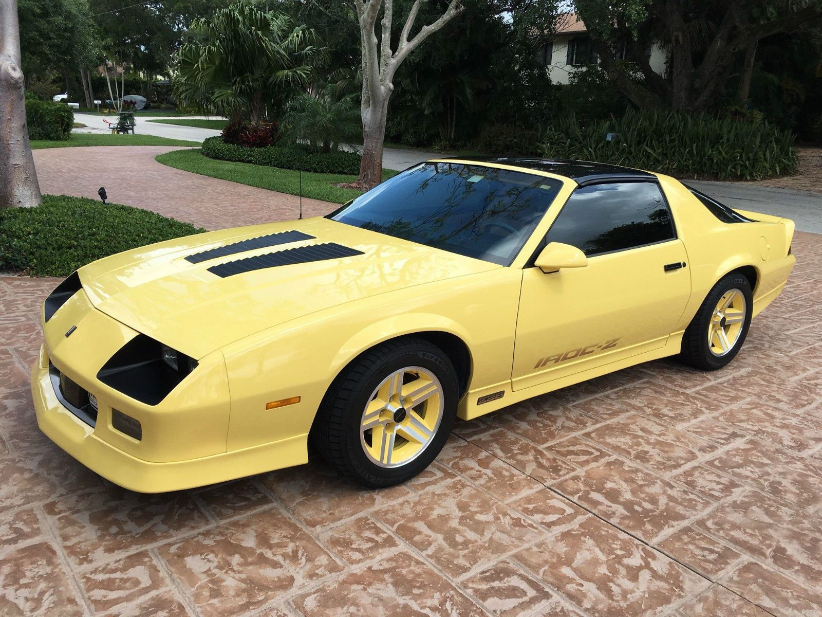 Wallpaper #jTUHk5cBk_lpvpaliJVd116 1987 Chevrolet Camaro Iroc Z Restomod Camaros for Sale Pinterest