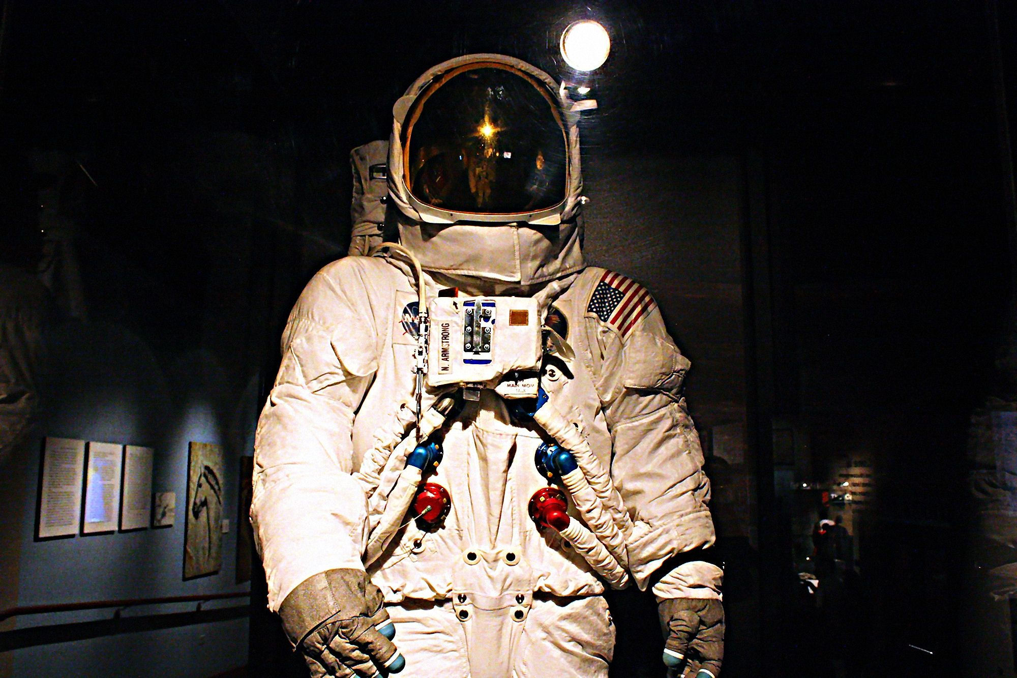 Wallpaper #e2eE_JIBSpphPi3-ZZiW71 Nasa Apollo Space Suitjpg 20001333 Space Pinterest