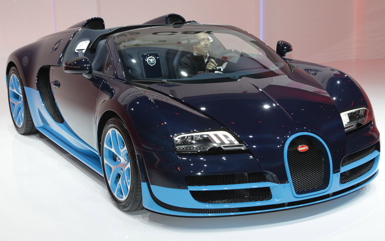 Wallpaper #Z1hnNJMBzN9vxX34lDyA94 First Look 2012 Bugatti Veyron Grand Sport Vitesse Automobile Magazine