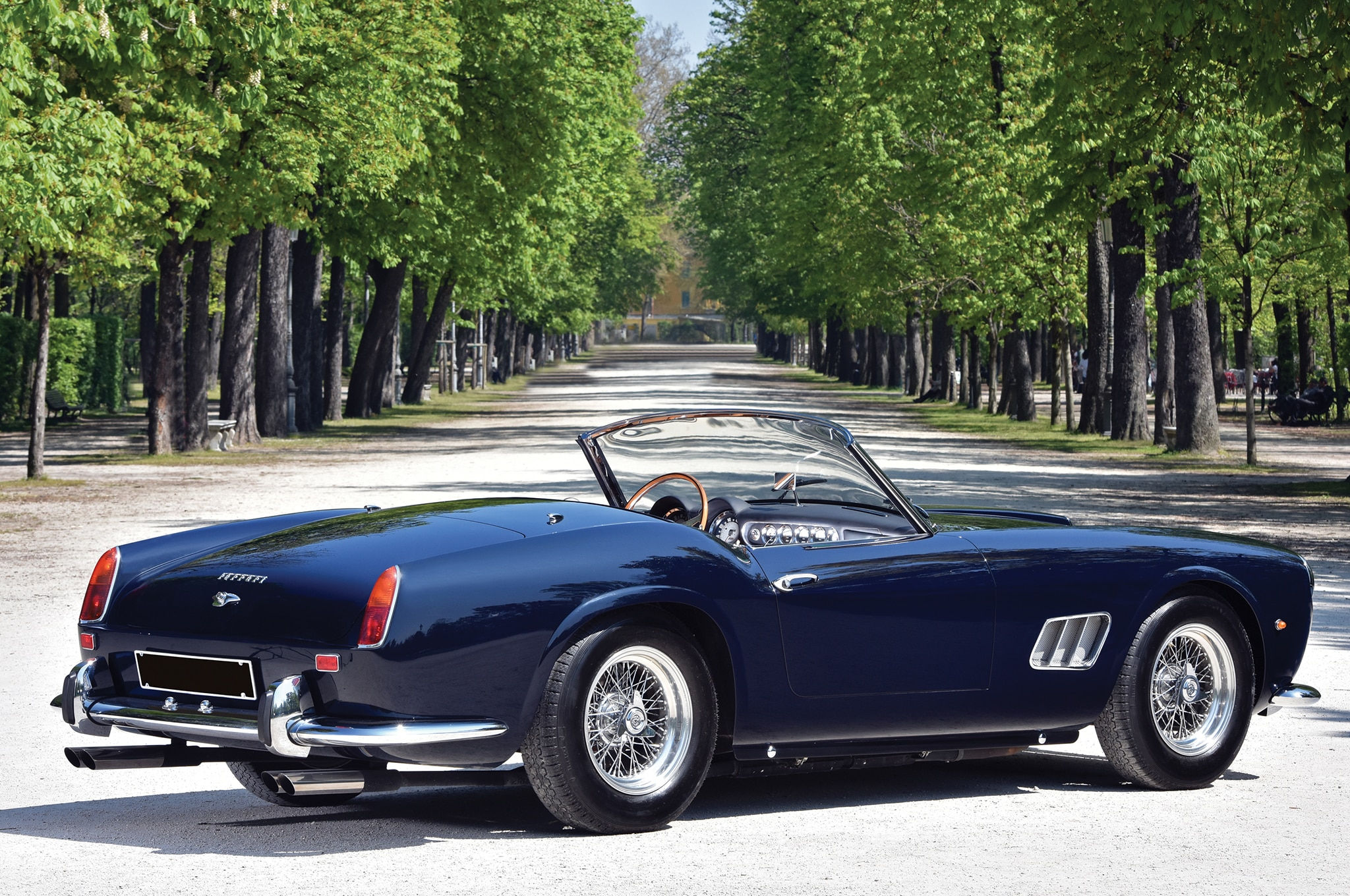 Wallpaper #gHTIy44B_8f4nGFaQnRH21 1961 Ferrari 250 GT Swb California Spider Up for Grabs at Villa Erba