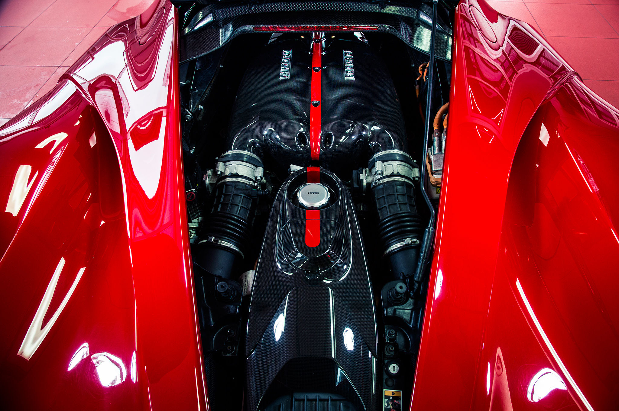 Wallpaper #8GdrB5MBSpphPi3-bMW6115 Ferrari Laferrari Review Automobile Magazine