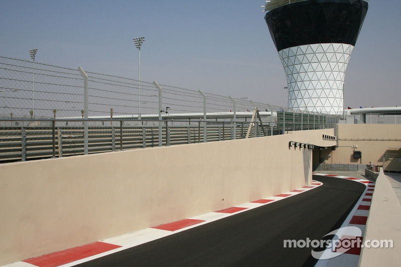 Wallpaper #6bl-3ZIBJvJKYCmErABD87 The Pit Lane Exit of New Abu Dhabi Yas Marina Circuit at Abu Dhabi Gp