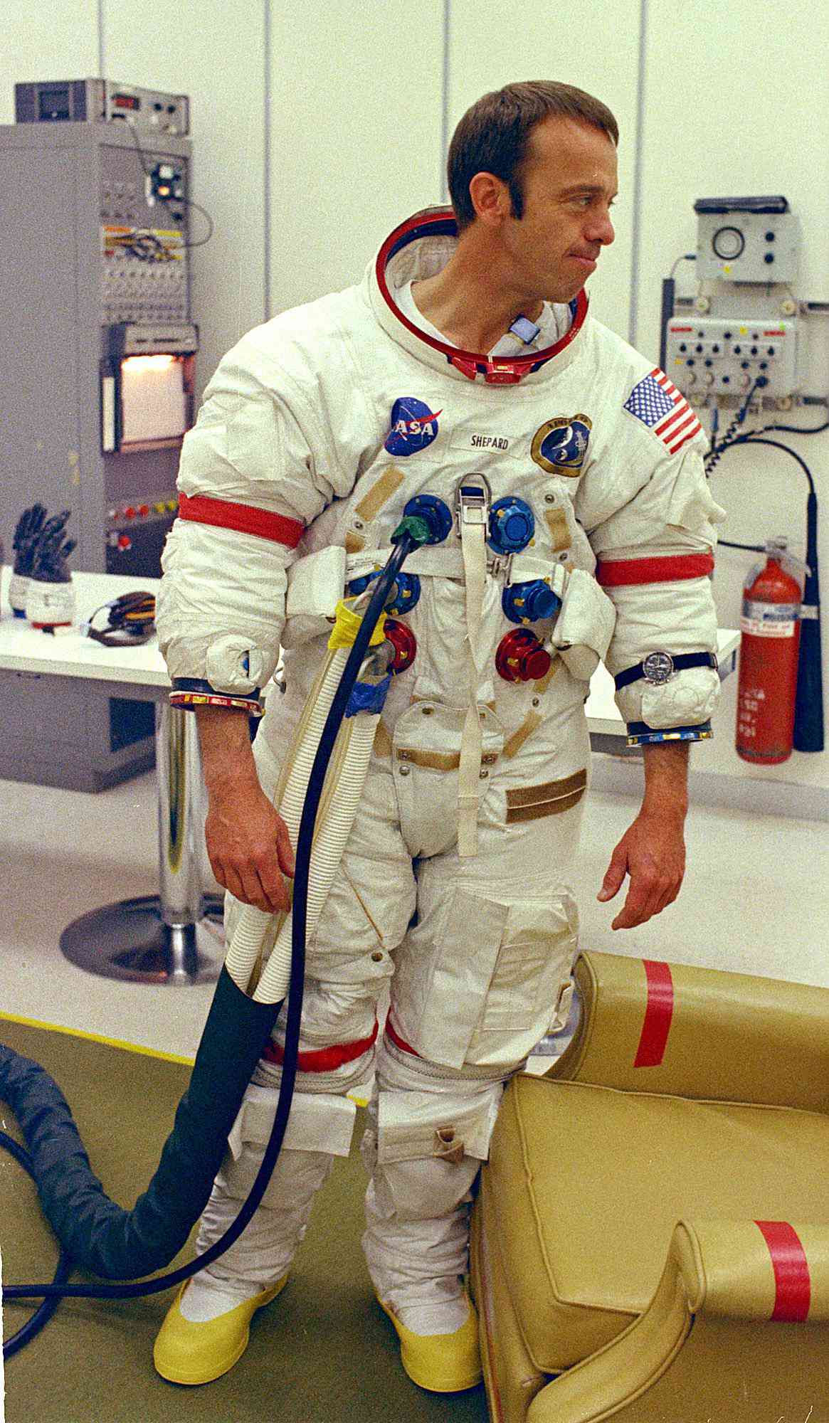Wallpaper #u2hUIpMBSpphPi3-jDKc179 The Evolution of the Space Suit from 1961 to Today