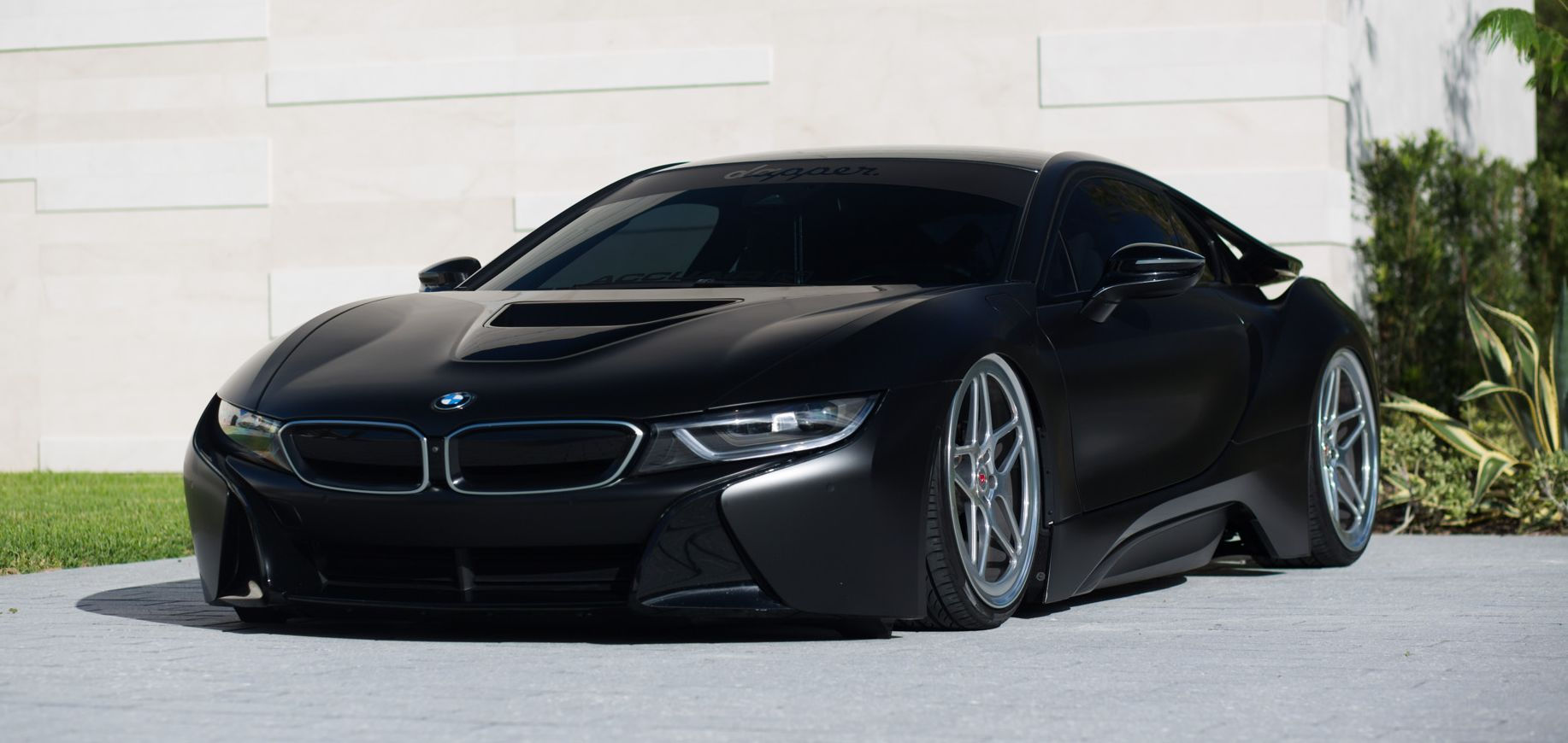 Wallpaper #TBk9JY8BtGB6xQ78mIYY30 Menacing Matte Black BMW i8 Savage