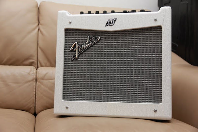 Wallpaper #Ybk13pIBJvJKYCmEbwR425 Fender Mustang 1 V2 Limited Edition White Finishing