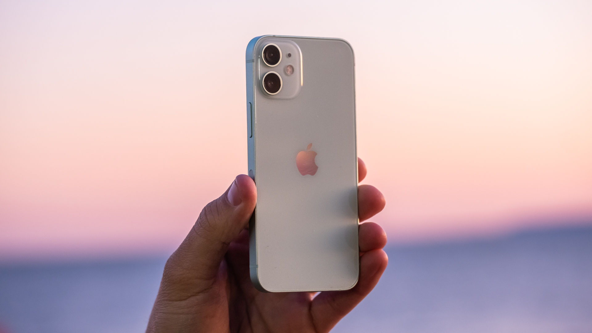 Wallpaper #V-piVZMBlwTYPL18sg0z20 Apple iPhone 12 Mini Review Pint Sized Power 2022