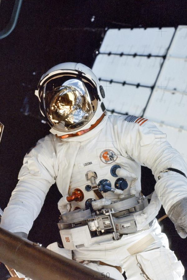 Wallpaper #e2eE_JIBSpphPi3-ZZiW7 Apollo Space Suit Astronaut