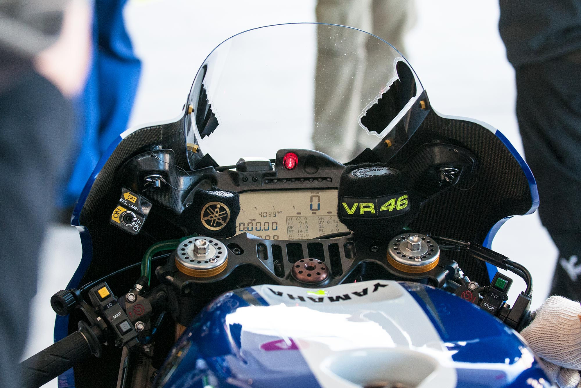 Wallpaper #6hymQJMB8JfcLg2JZvYm45 Up Close with the 2013 Yamaha Yzr M1 Asphalt Rubber