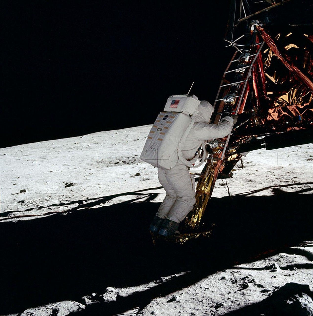 Wallpaper #e2eE_JIBSpphPi3-ZZiW67 Astronaut Space Suit Moon Landing Free Photo on Pixabay