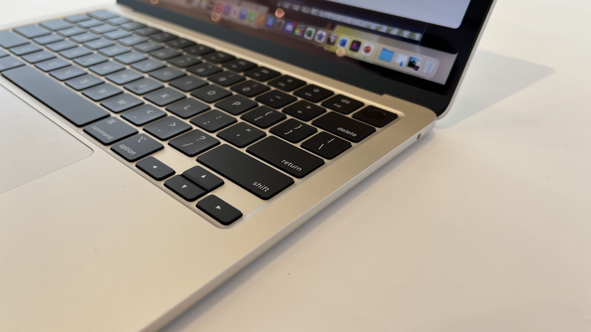 Wallpaper #o9uIX5cBzF5tfotJheR7164 M2 Macbook Air 2022 Hands on Overview 2 Be Posted