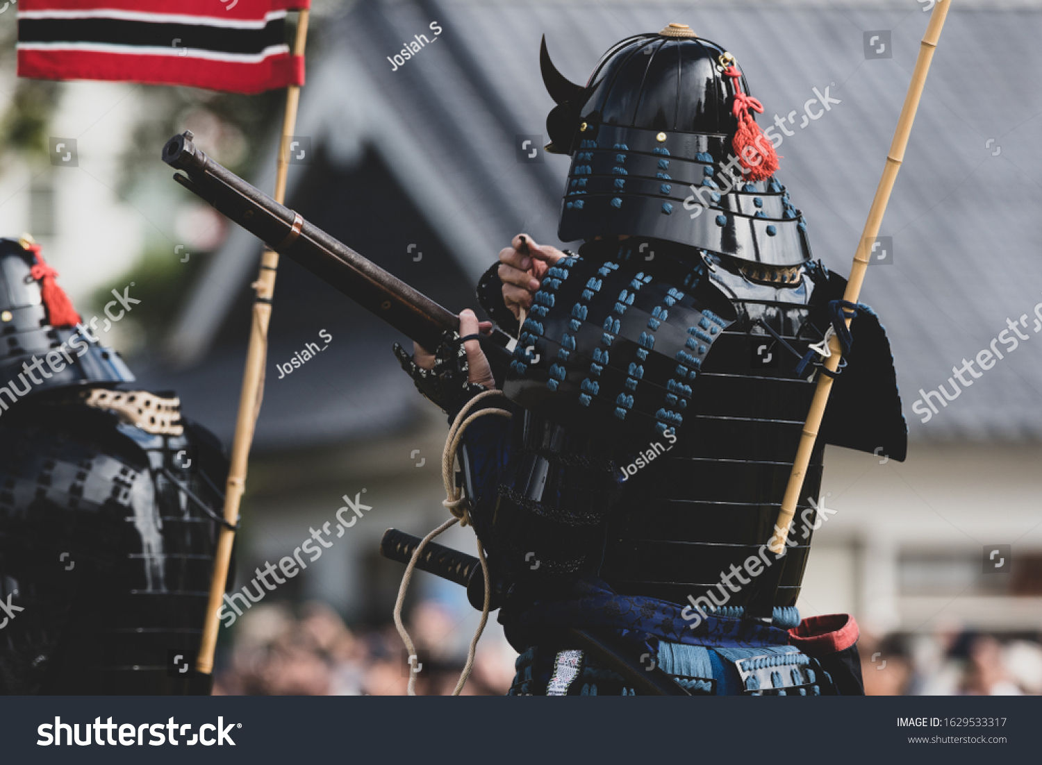 Wallpaper #gkA2MZMBJhL2WPbaCsWi22 Japanese Armored Samurai Medieaval Matchlock Gun Foto De Stock