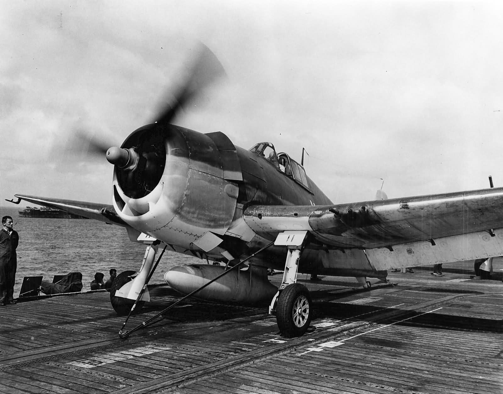 Wallpaper #xmetDJMBSpphPi3-fN8M125 F6f 3 Hellcat 11 of Vf 2 on the Catapult on Board the Carrier Uss