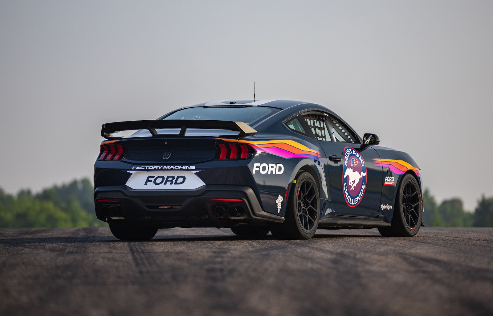 Wallpaper #J-8TTZMBMN-XEVvVPj8z226 First Look Ford Mustang Dark Horse R