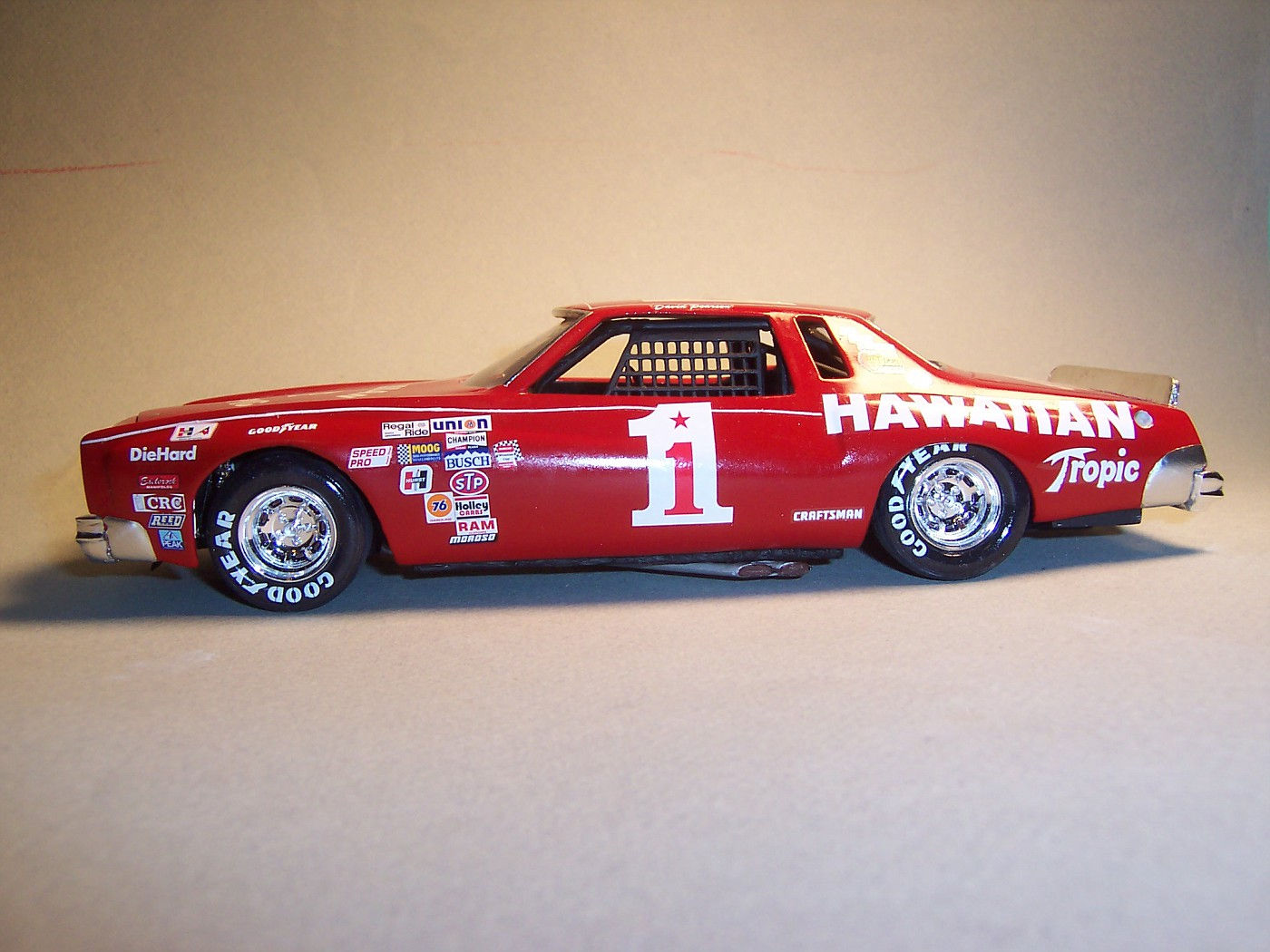 Wallpaper #qmd-DJMBSpphPi3-ad6B253 1980 David Pearson Hawaiin Tropic Chevrolet Diecast Crazy