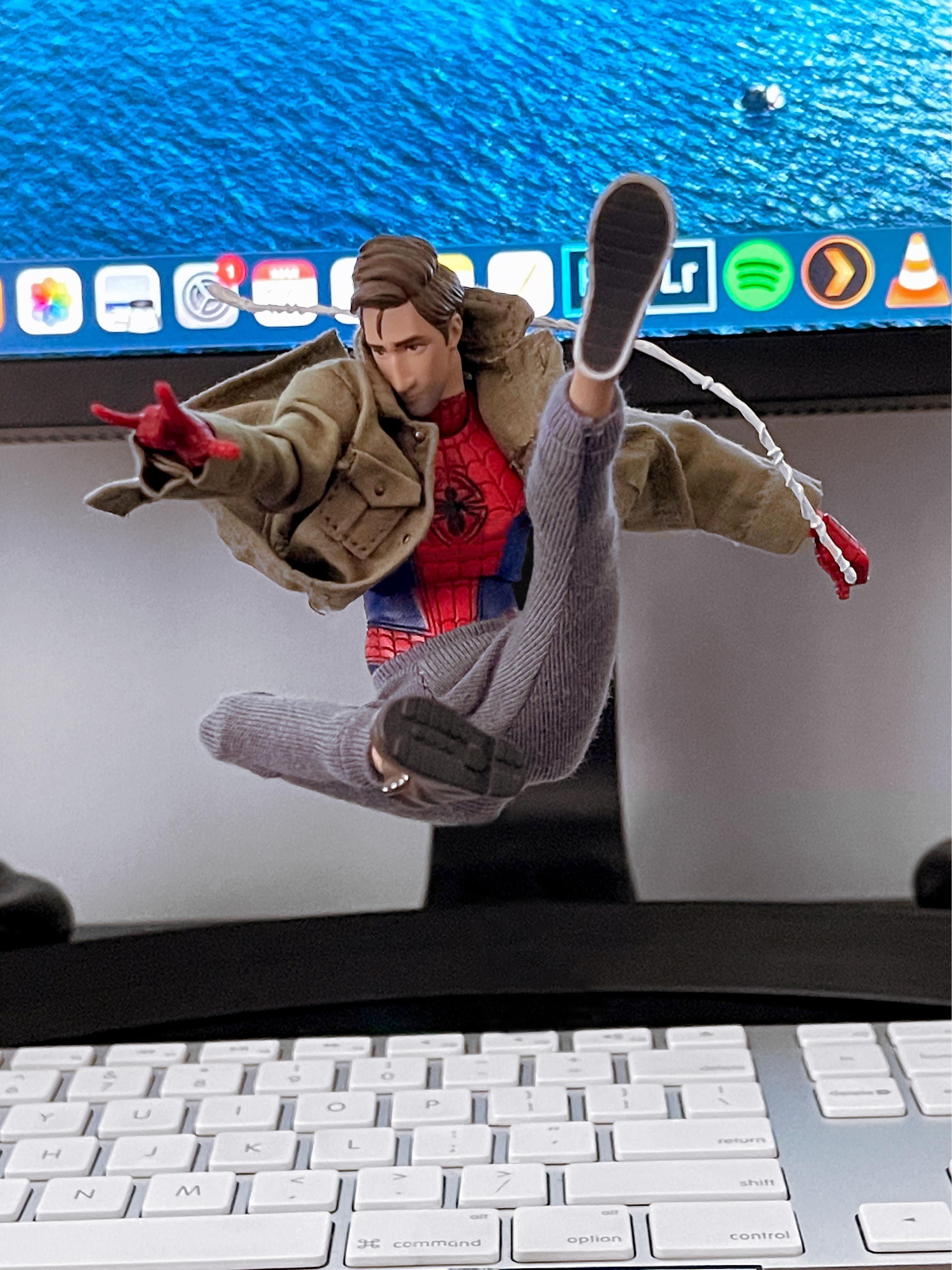 Wallpaper #t-_6S5MBMN-XEVvVqTyE305 Peter B Parker Figure Rmarvel