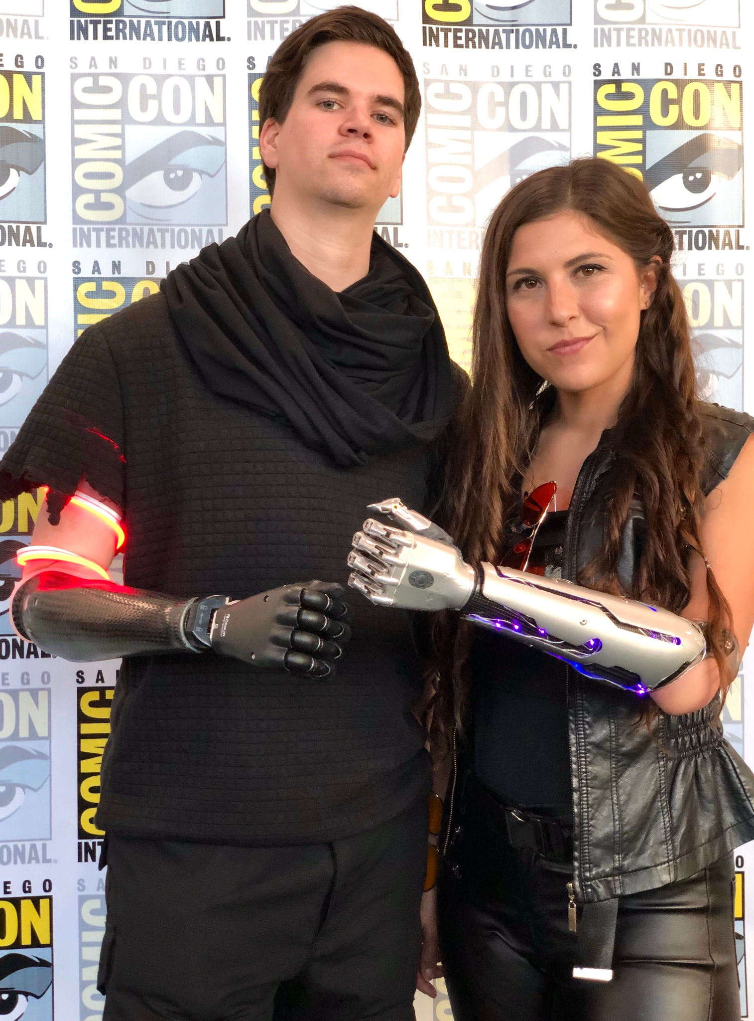 Wallpaper #EBqIT5MB1yWOL4qgrX-V26 Cyberpunk Cosplay with Real Bionic Arms Cyberpunk