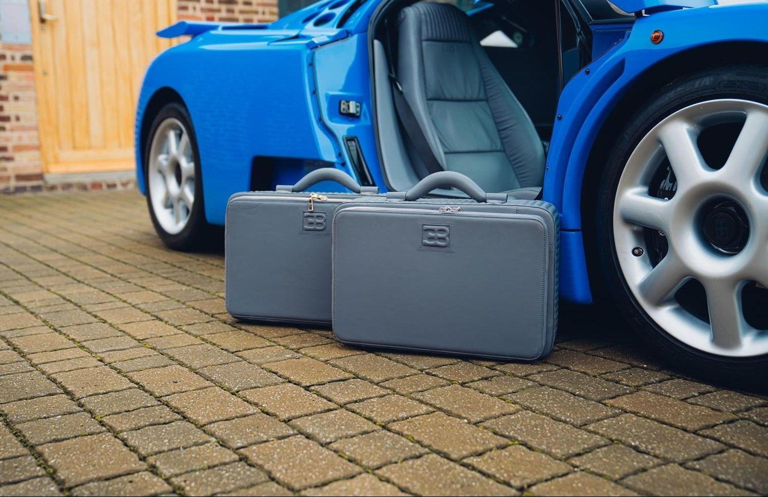 Wallpaper #zAOyZpMBpyOg8YnEhNtB122 Could This Bugatti Eb110 with Matching Bags Be the Ultimate Road