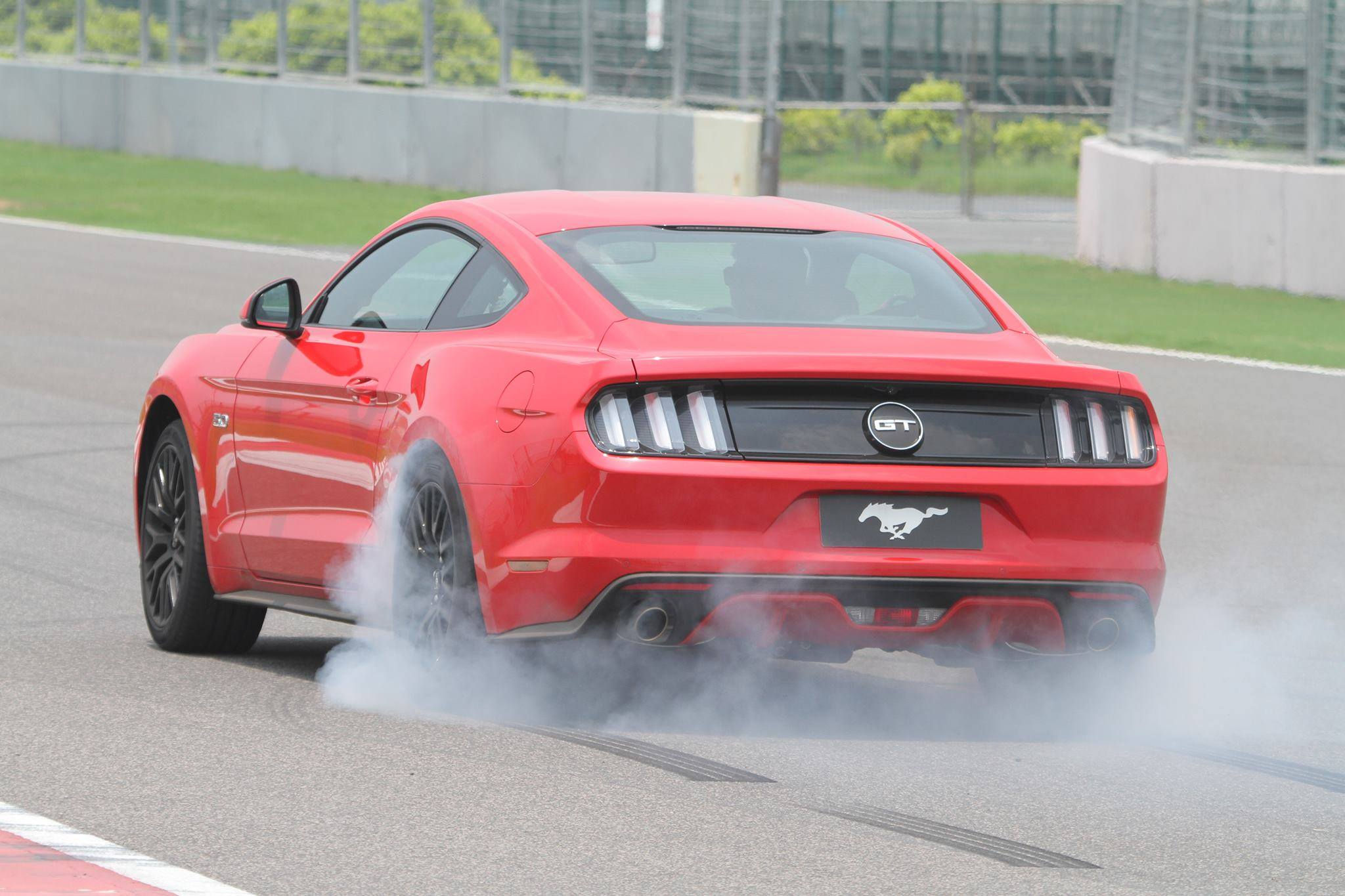 Wallpaper #3wAD4I4BSdW8dNouEwqo5 Ford Mustang GT Makes Its Official Debut in India 50l V8 401hp Rs
