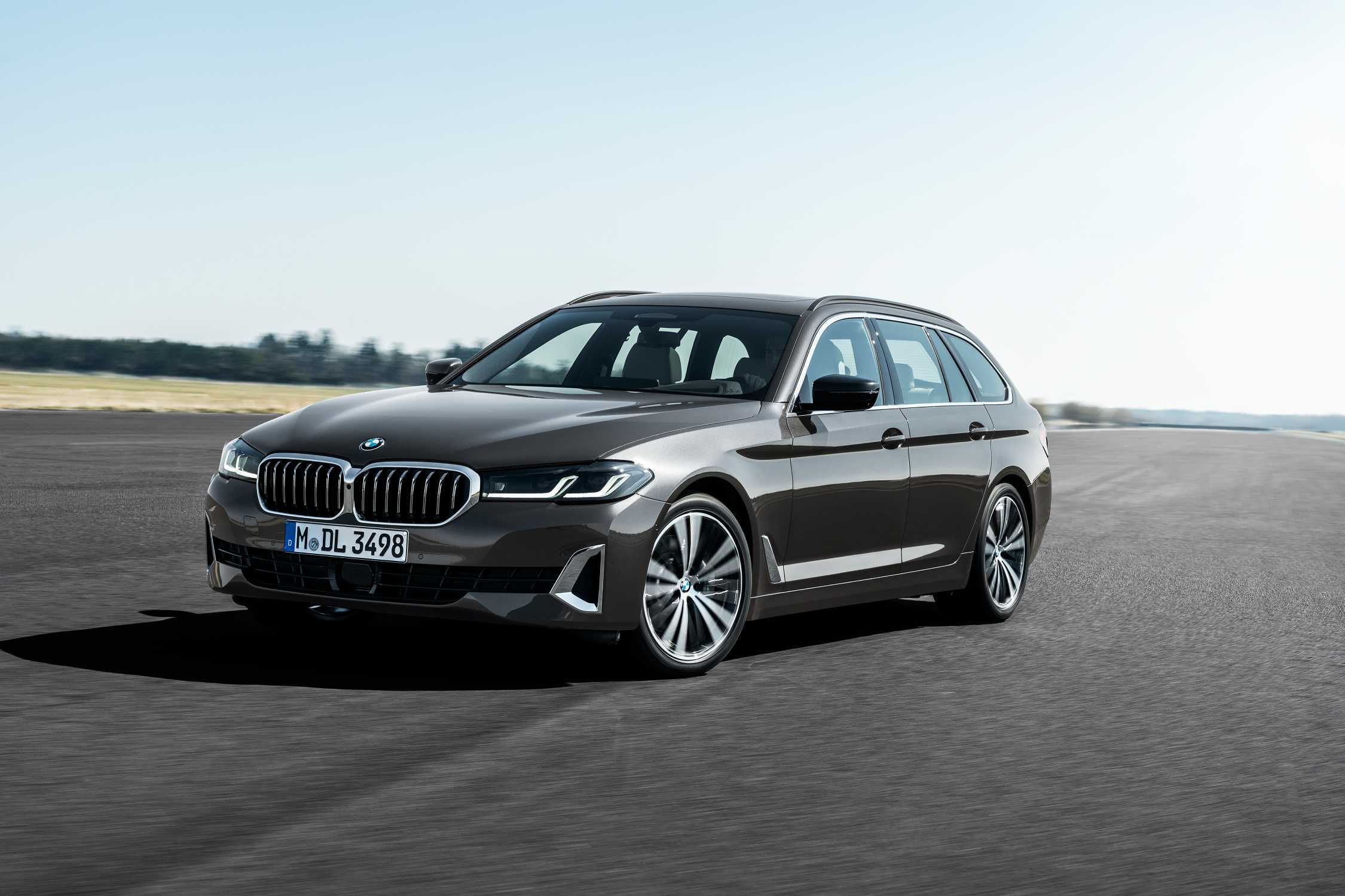 Wallpaper #XWcj65IBSpphPi3-M0r037 The New BMW 530i Touring Sophisto Grey Metallic 052020