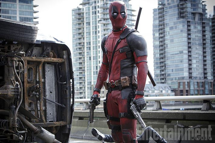 Wallpaper #pZxE4ZIBZHQxiYarGLot95 Your First Look at Deadpool and His Guns