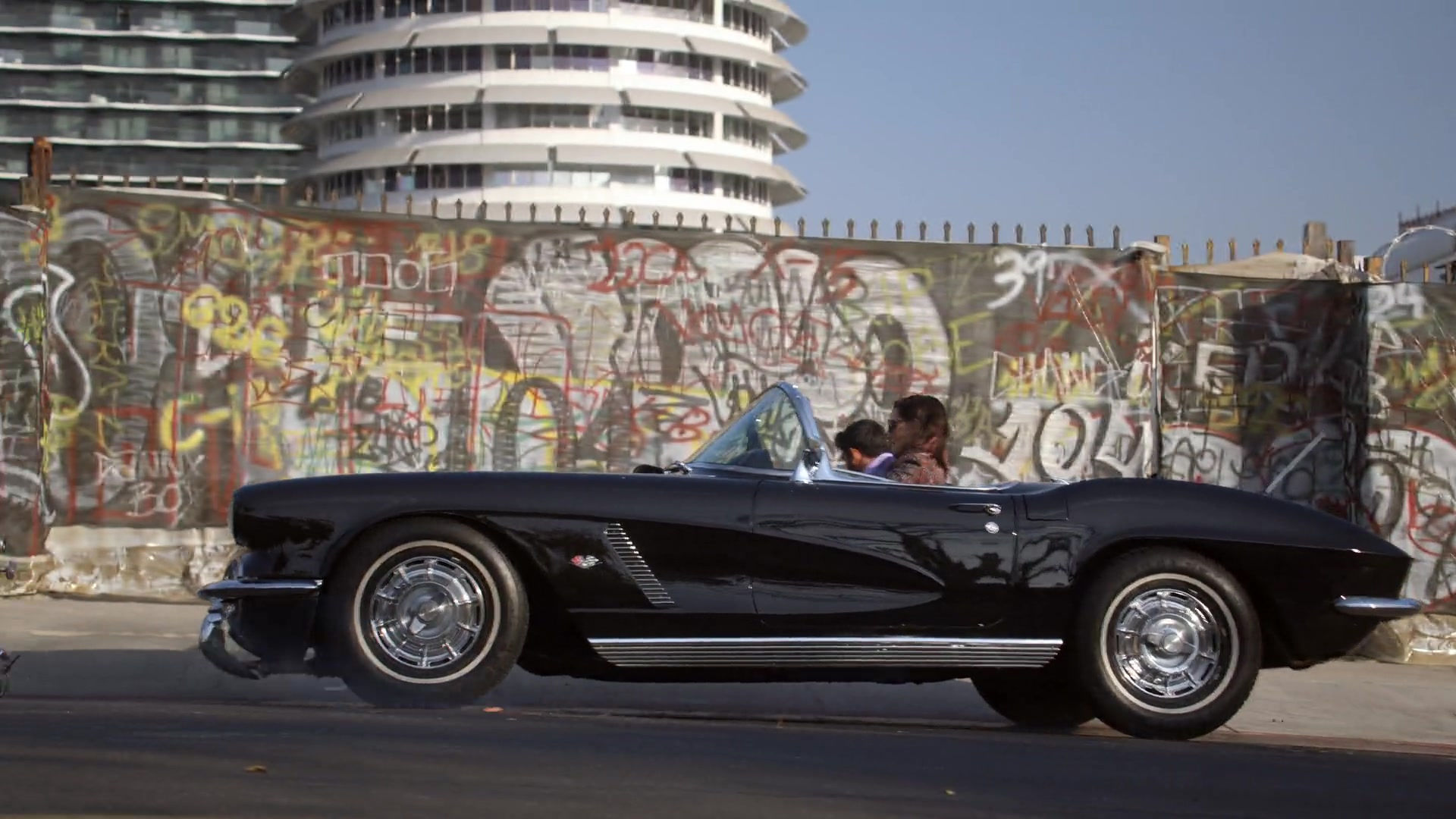 Wallpaper #ZSxtSpMB0E1QgA7wq_Y9265 Chevrolet C1 Corvette Black Convertible Car in Lucifer S06e06 a Lot