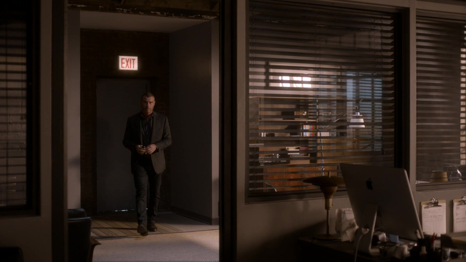 Wallpaper #WEKpPJMBOBpx0NhmkcEe162 Apple iMac All in One Computer in Ray Donovan Season 7 Episode 8