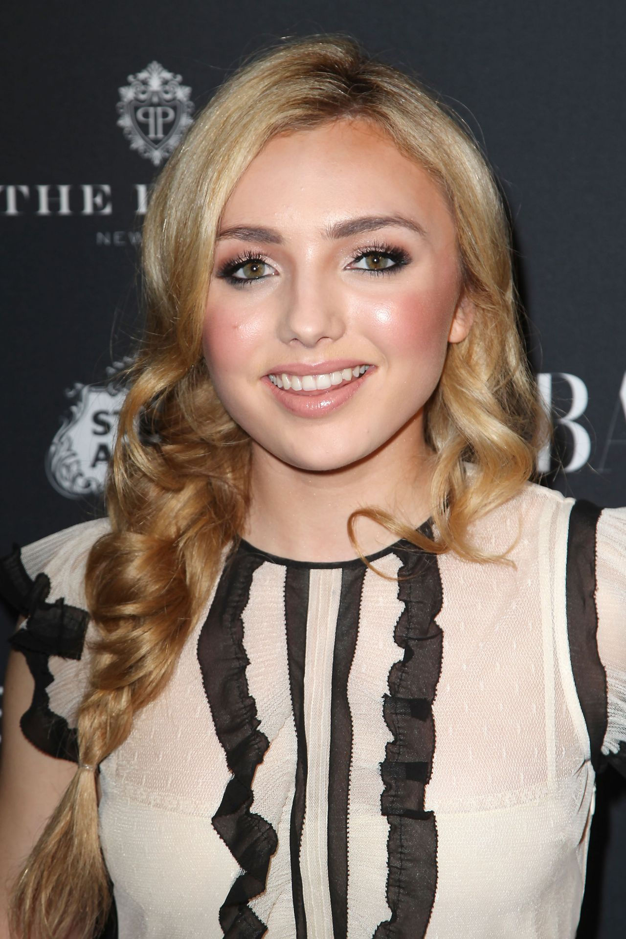 Wallpaper #w1gyNJMBzN9vxX34YjsP409 Peyton List Harpers Bazaar Celebrates Icons Party September 2016