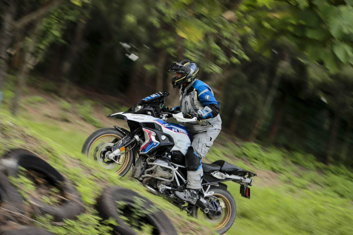 Wallpaper #A2fGEpMBSpphPi3-if2157 Check Out Some New Stills of Ajith Doing Bike Stunts