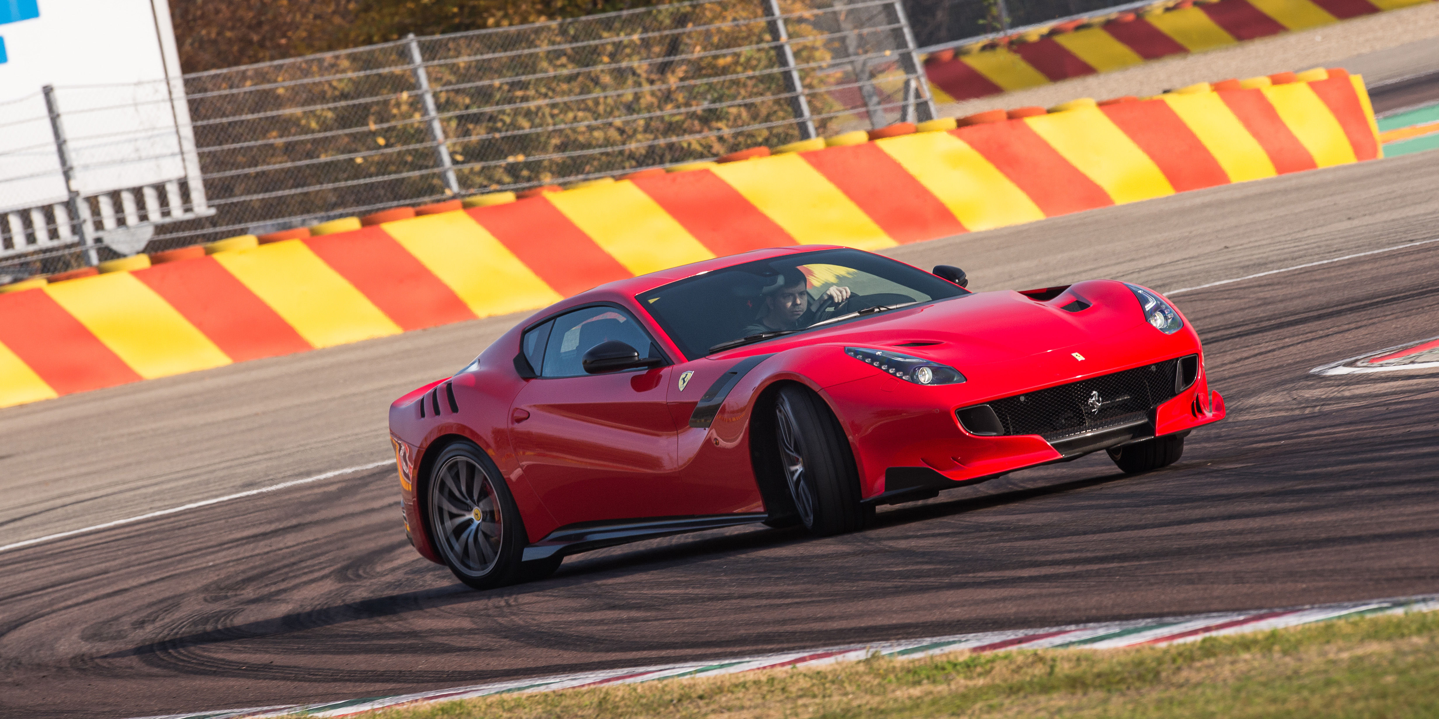 Wallpaper #HwCN644BSdW8dNoulRLj32 Ferrari F12tdf Review