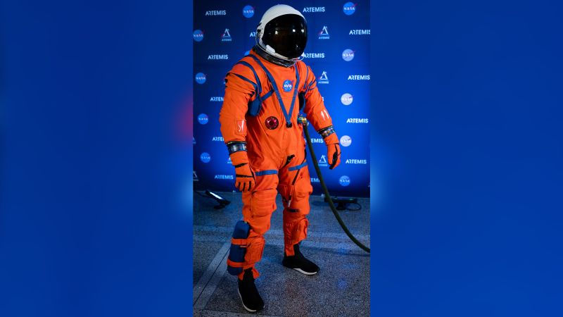 Wallpaper #Q2cF-JIBSpphPi3-IohL73 A Visual History of the Spacesuit Cnn