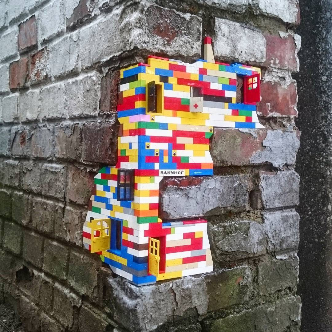 Wallpaper #UmdW6pIBSpphPi3-sUax119 This Artist Repairs Old Structures Using Lego Bricks Https
