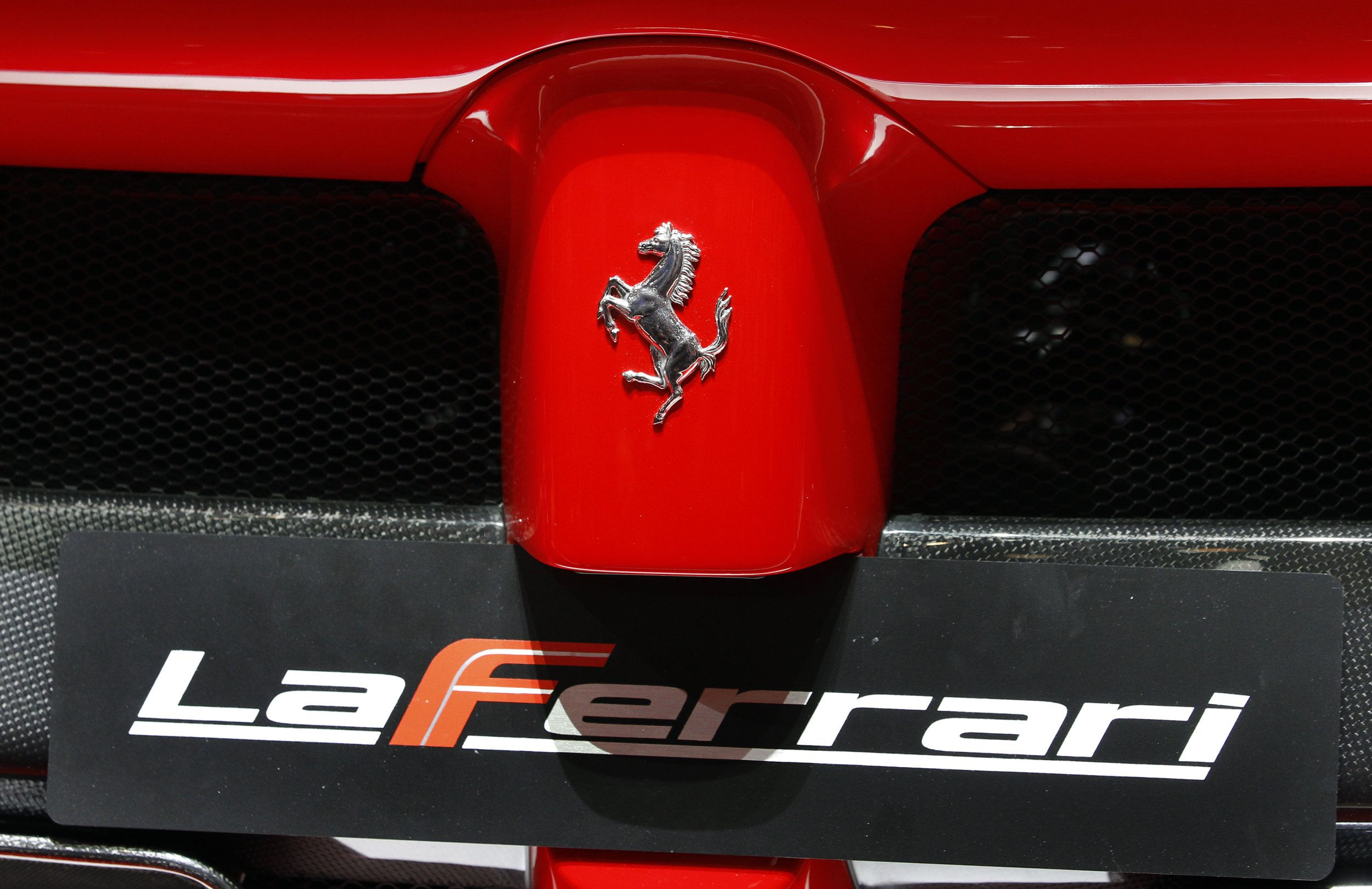 Wallpaper #IamqKZMBMYaX5LKBcdT383 Geneva Car Show 2013 Ferrari Unveils V12 Hybrid Laferrari Photos