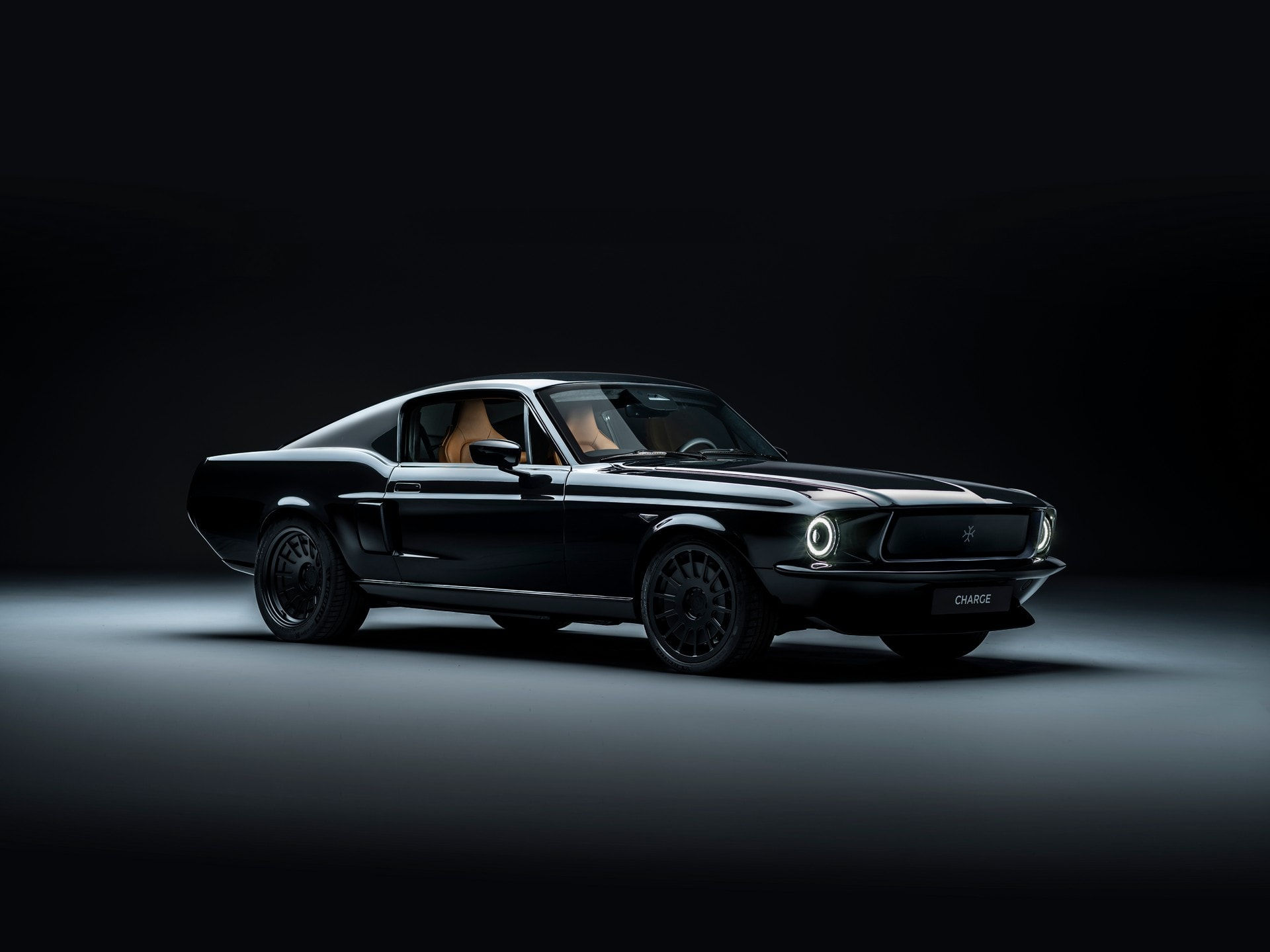 Wallpaper #Je8QTZMBMN-XEVvV4z_x249 Charge Elektrikli 1967 Ford Mustang Restomodunun Uretim Halini