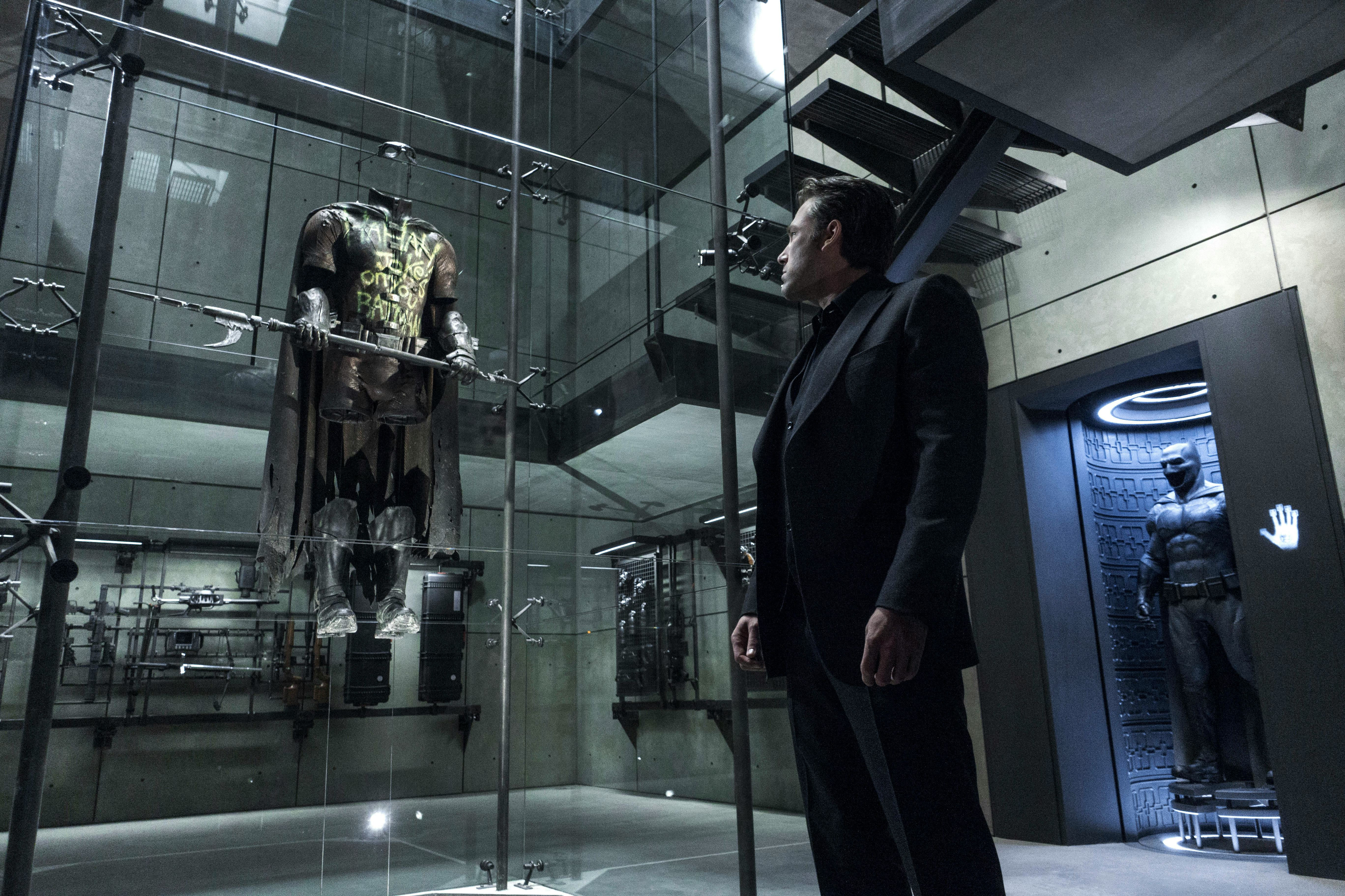 Wallpaper #sWi_E5MBSpphPi3-bwEk47 Why the Batcave Looks the Way It Does in Justice League