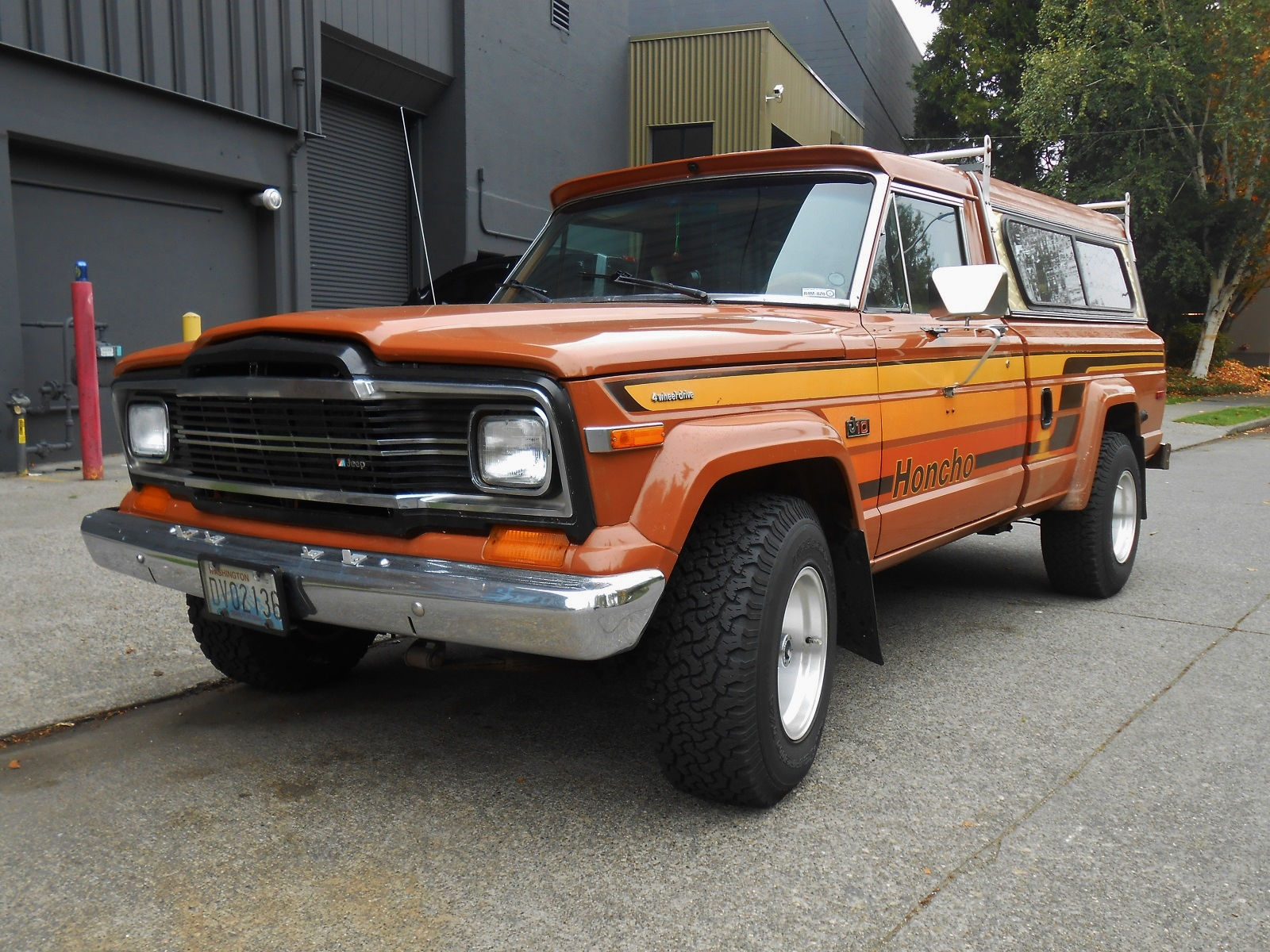Wallpaper #-2f965IBSpphPi3-tU_r250 Seattles Parked Cars 1979 Jeep J10 Honcho