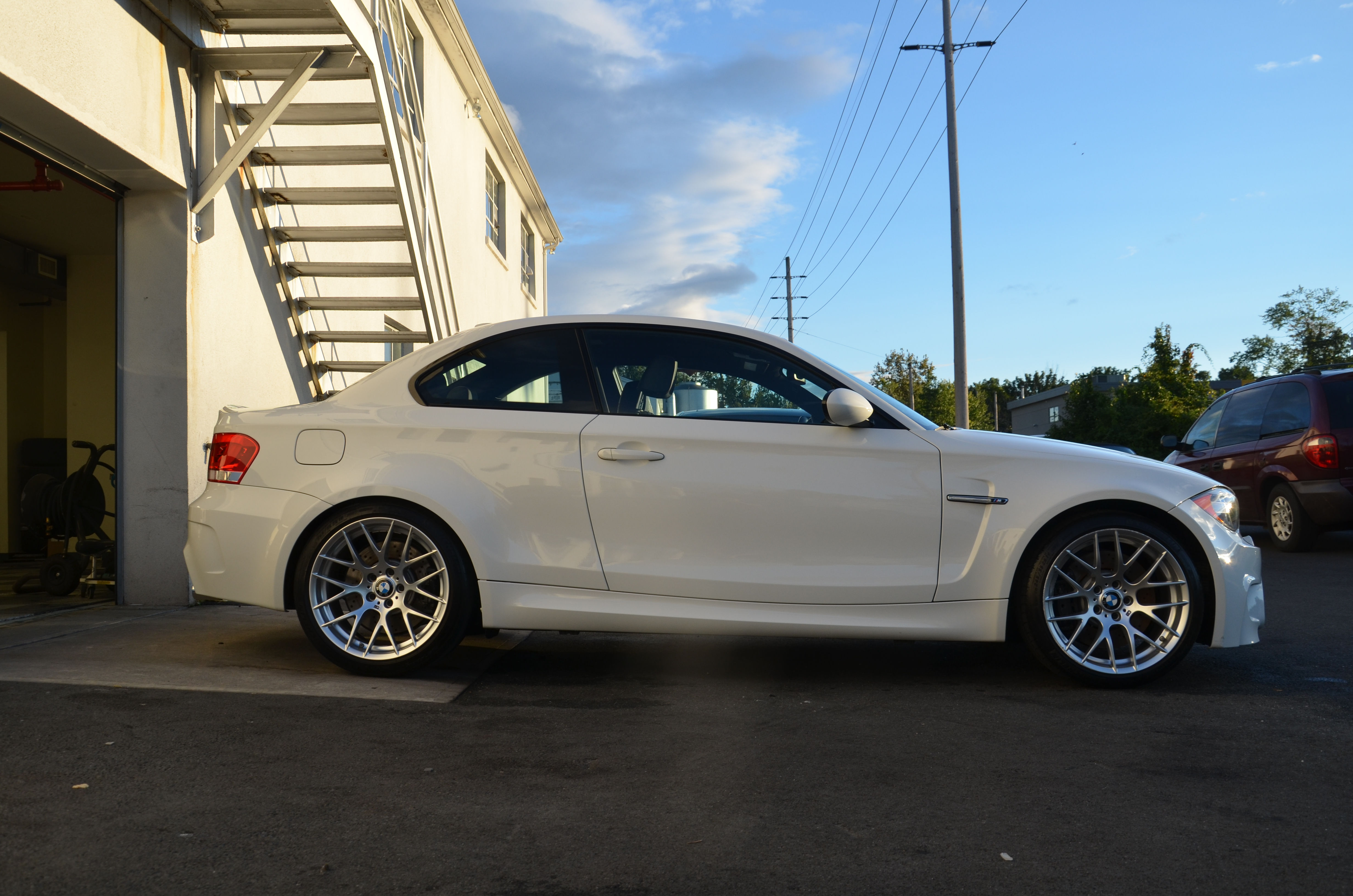 Wallpaper #a2597 01 BMW Ix Xdrive40 Sport Alpine White Paul Tans Automotive News